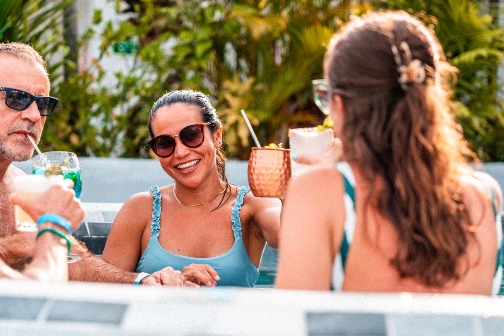 בוקס דל טורו Tropical Suites Hotel מראה חיצוני תמונה